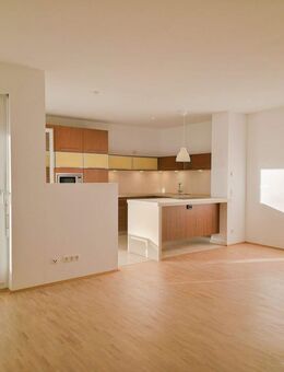 Moderne 3-Zimmer- Wohnung mit hochwertiger Ausstattung, zwei Balkonen und zwei Bädern - München