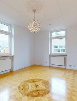 Stilvolle, renovierte Altbauwohnung mit fünf Zimmern und Balkon - Frankfurt (Main)