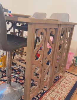 Massiver klappbarer Hochtisch + 2 Holz-Hocker + 4 Barhocker - Berlin Steglitz-Zehlendorf