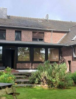 Vierfamilienhaus mit Garagen - Krefeld