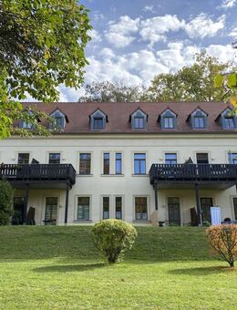 Leerstehendes, gepflegtes Apartment mit Tageslichtbad und Stellplatz in historischem Villenviertel! - Glauchau