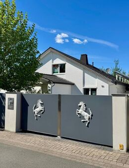 Designwohnen: Modernes Familienhaus mit offenem Raumkonzept und stilvollem Garten - Löhne