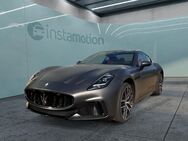 Maserati Granturismo, TROFEO MY24 Grigio&Rosso max Pakete, Jahr 2023 - München