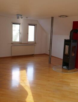 Wohnhaus mit ca. 106 m² Wohnfläche, 3 Zimmer und 2 Bäder, Einbauküche und Kaminofen in 74321 Bietigheim-Bissingen (Nähe Altstadt) - Bietigheim-Bissingen Bietigheim