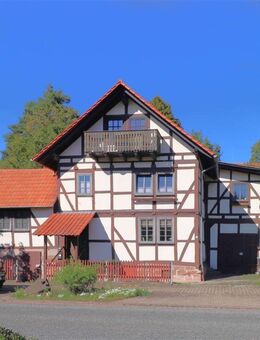 Charmantes Einfamilienfachwerkhaus mit Einliegerwohnung, kleinem Garten, großartige Terrassen und Auto-Stellplätzen - Waldkappel