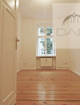 Bezugsfrei und mit Sonnenbalkon - Modernisierte Altbauwohnung - Berlin