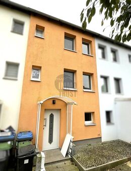 NEUER PREIS - REIHENHAUS MIT GARTEN UND PARKPLATZ - Peine