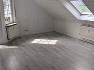 Helle & ruhige DG 4,5 Zimmerwohnung mit sonnigem Balkon und Fernblick - Baunatal
