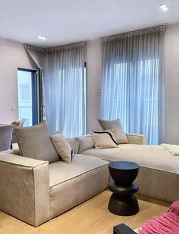 Exklusive, vollmöblierte Zwei-Zimmer-Wohnung mit Lift und Balkon - Frankfurt (Main)