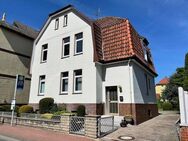 Zweifamilienhaus auf großem Grundstück mit Doppelgarage im Zentrum von Wunstorf - Wunstorf