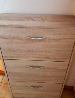 Schmaler Schuhschrank in Eiche-Optik – platzsparend und modern - Eime