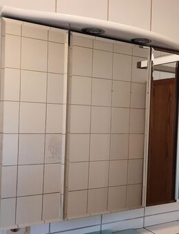 Beleuchteter Badezimmer-Spiegelschrank - Lünen