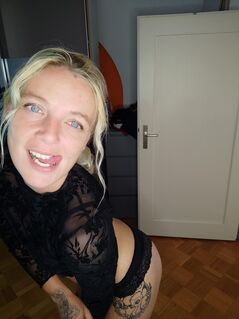 Sexy Dame hat heiße Fotos Videos🔥