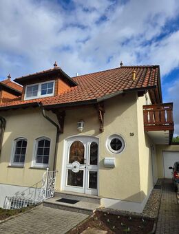 Doppelhaushälfte mit Einbauküche und Garten - Homburg