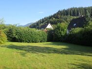 Top-Lage bei Staufen 1.565 m²-Grundstück, eben u. in Südlage bebaubar, Bestand 2-Fam.-Haus (!), viels. Infrastruktur - Münstertal (Schwarzwald)