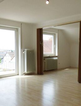 Dachgeschosswohnung mit Balkon und Stellplatz - Gunzenhausen