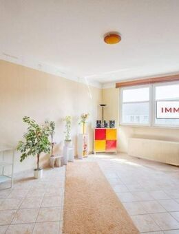 IMMOBERLIN.DE - Sonnige Wohnung mit Lift & Pkw-Stellplatz in zentraler Ortskernlage - Hennigsdorf