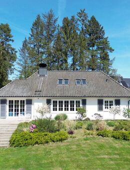 Landhaus-Ensemble in schönster Lage - Bendestorf