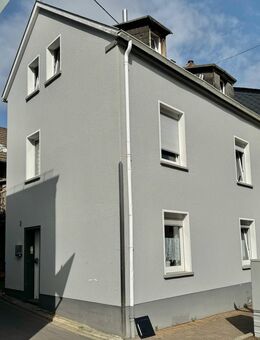 Bezahlbares Haus mit Carport, Nebengebäude - Nickenich