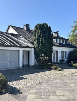 Großzügiges Villenanwesen mit Potenzial ... mit weitläufigem Garten als entspannter Rückzügsort - Mönchengladbach