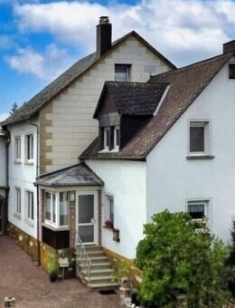 NEU! Für Handwerker, Selbermacher, Anpacker - jetzt zum TOP Preis von 129.000€! Haus, Grundstück und 4 Garagen - Lieg