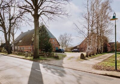 Großzügiges Landhaus mit drei Wohneinheiten und Ausbaureserve