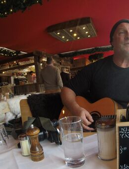 lecker #Essen und #Trinken mit #LiveMusik im #Kasermandl in dem #Weihnachtsmarkt #Gendarmenmarkt - Berlin Mitte