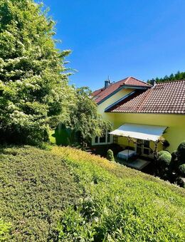 Exklusives, geräumiges Familien-Domizil mit Traumgarten / Ruhige Höhenlage Nähe Burghausen, Marktl & A 94 - Burghausen