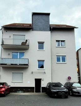 Saniertes Mehrfamilienhaus mit 3 Wohneinheiten und Büroetage im Herzen von Hungen* - Hungen