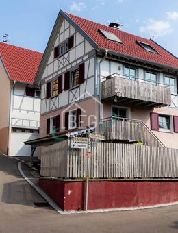 Kernsaniertes Einfamilienhaus mit großem Nebengebäude, 3 Garagen und Garten - Untermünkheim