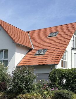 1-Raum-Dachgeschosswohnung mit kleinem Balkon und Pkw-Stellplatz - Klipphausen