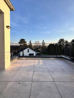 Vermietete Maisonettewohnung mit geräumiger Loggia: Großzügig und modern wohnen! - Ratingen