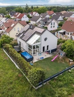 Exklusives Wohnen! Traumhaus mit großem Garten, PV-Anlage, großer Doppelgarage und Homeofficeplatz! - Münzenberg