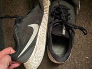 Verkaufe gut getragene Nike Run Schuhe - Solingen (Klingenstadt)