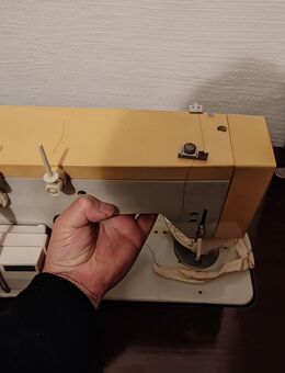 Oma's elektrische DDR-Schranknähmaschine von Veritas !! Ostalgie / Vintage!! Tolles Teil! - Magdeburg