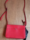 neue rote Umhängetasche für Damen von C&A in 53639