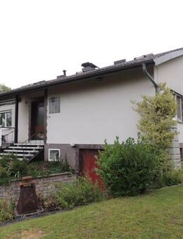 Massiver Bungalow in absolut ruhiger Lage mit viel Grün - Ebsdorfergrund
