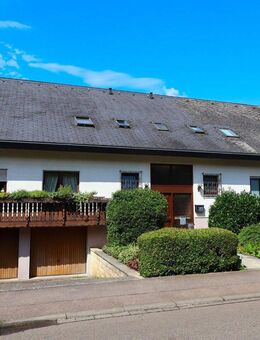 Mehrfamilienhaus mit großzügiger Wohnfläche und großem Grundstück in Breisach am Rhein ! - Breisach (Rhein)
