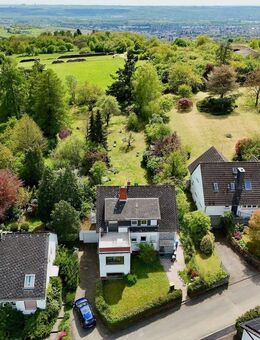 Ein Anwesen im Dornröschenschlaf mit 2.480 qm Grundstück in Wiesenrandlage nahe der Bubenhäuser Höhe! - Eltville (Rhein)