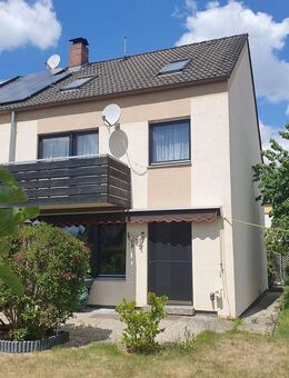 Einmalige Chance! Gepflegte, großzügige Doppelhaushälfte in Top Lage mit sonnigem Garten und Garage - Feucht