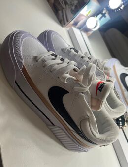 Neue Nike Schuhe noch nie getragen - Offenbach (Main)