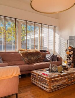 Designer-Villa in exponierter Lage am Waldrand mit Garage - München