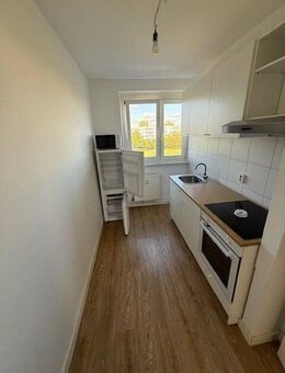 3- Raum Wohnung mit Einbauküche, Balkon und Duschbad - Halle (Saale)