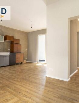 Exklusive 4-Zimmer-Wohnung am Markt in Gera - stilvoll modernisiert mit Loggia und Aufzug - Gera