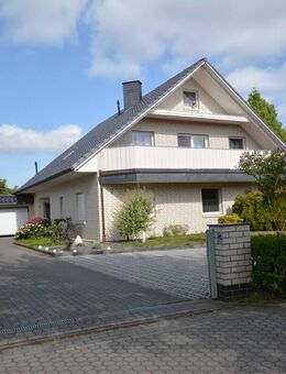 1 Familienwohnhaus mit 2 Wohneinheiten und zusätzlich ausgebautem Spitzgeschoss und Doppelgarage - Hatten