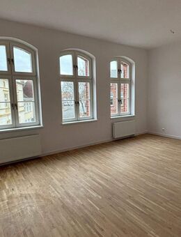 Wunderschöne NEU kernsanierte große 2 Zimmer WE in Grimmen mit großem Balkon und Blick ins Grüne, Kernsaniert und äußerst Luxuriös saniert - Grimmen