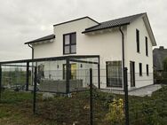 Wunderschön & neu gebaut! Freistehendes Einfamilienhaus mit KFW 55! - Gollhofen