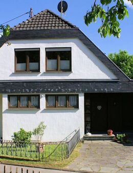 Freistehendes Einfamilienhaus mit Garage in reizvoller Dorflage der Gemeinde Nümbrecht - Nümbrecht