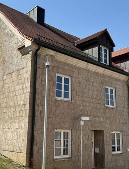 Einmalige Chance für Könner: 2 DHH mit 3 Doppelgaragen auf zwei Flurstücken - Harburg (Schwaben)