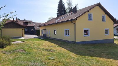 Großzügige, neu sanierte 150 m² Wohnung im ersten Obergeschoß Dreifamilienhauses